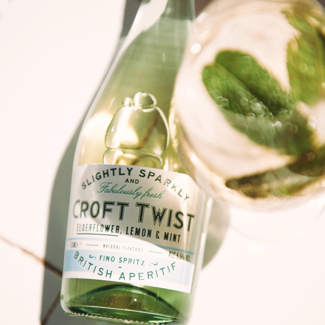 ¿Su fina burbuja?, ¿su baja graduación?, ¿que está listo para servir?, ¿que queda increíble con unas hojitas de hierbabuena?

¿Qué es lo que más te gusta de Croft Twist? ¡Te leemos en comentarios!

#FinoSpritz #ListoParaServir #Hierbabuenalovers