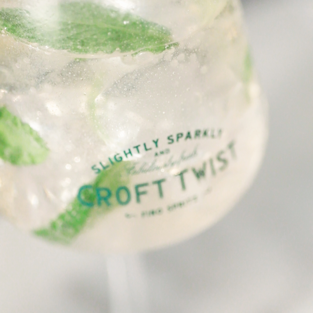¿Cómo es posible mejorar un sabor único? ¡Pues multiplicándolo!

Marchando unas copas de Croft Twist bien frías para ti y tu grupo de amigos. 

#FinoSpritz